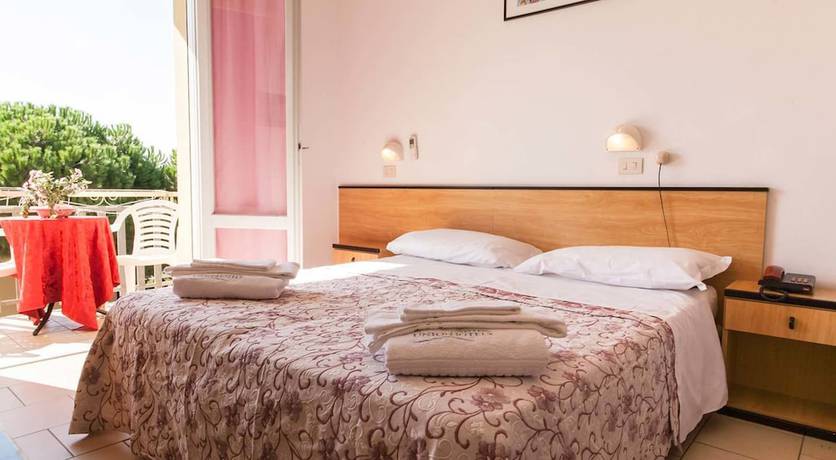 Imagen de la habitación del Hotel Levante. Foto 16