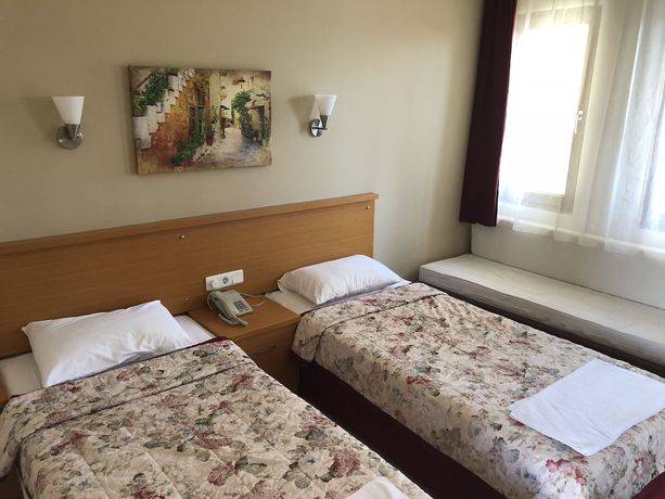 Imagen de la habitación del Hotel Leytur. Foto 10