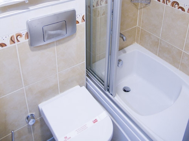 Imagen de la habitación del Hotel Linda. Foto 7