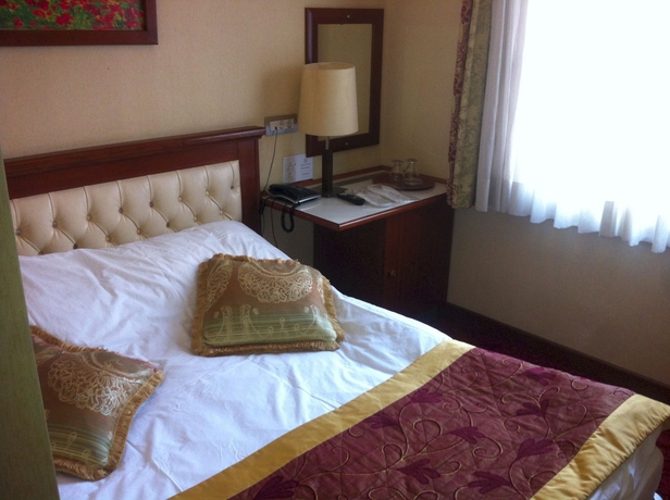 Imagen de la habitación del Hotel Linda. Foto 9