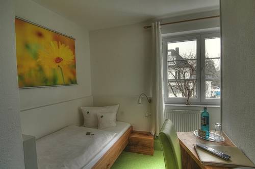 Imagen de la habitación del Hotel Lindenallee. Foto 13