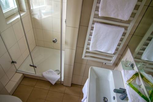 Imagen de la habitación del Hotel Lindenallee. Foto 15