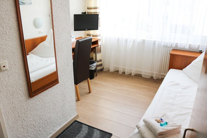 Imagen de la habitación del Hotel Linnert. Foto 3