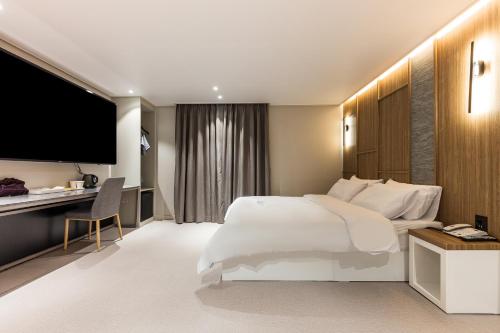 Imagen de la habitación del Hotel Lium. Foto 15