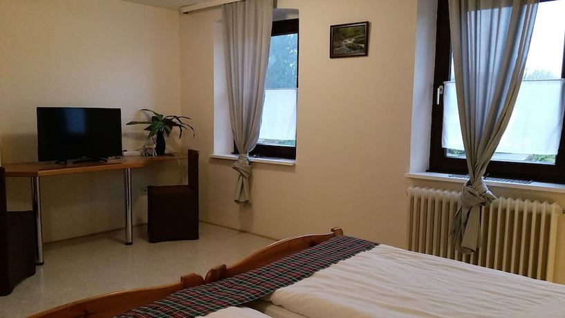 Imagen de la habitación del Hotel Locvillare. Foto 13