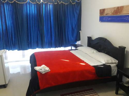 Imagen de la habitación del Hotel Londres Plaza. Foto 1