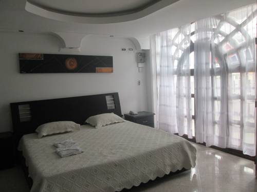Imagen de la habitación del Hotel Londres Plaza. Foto 3