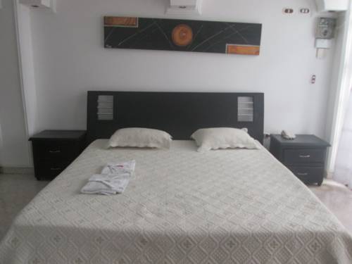 Imagen de la habitación del Hotel Londres Plaza. Foto 6