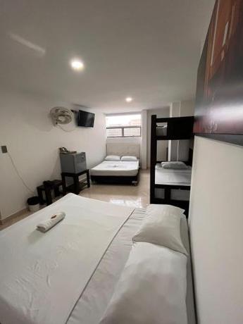 Imagen de la habitación del Hotel Los &Aacute;ngeles, Bello. Foto 18