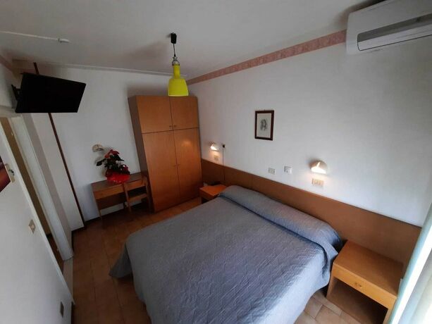 Imagen de la habitación del Hotel Losanna. Foto 12