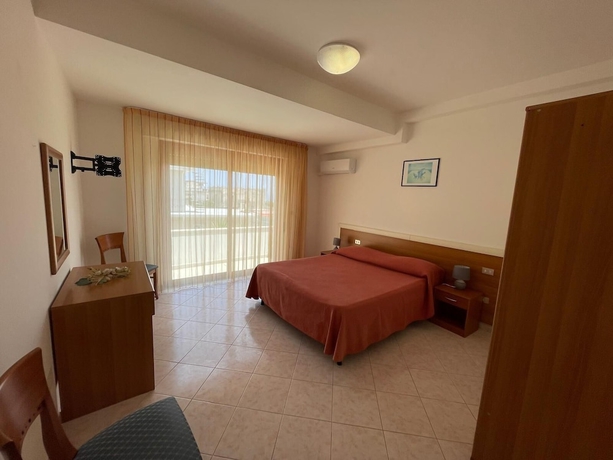Imagen de la habitación del Hotel Lungomare 3 Stelle. Foto 2