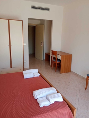Imagen de la habitación del Hotel Lungomare 3 Stelle. Foto 11