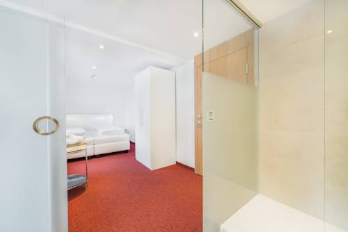 Imagen de la habitación del Hotel L&uuml;n. Foto 11