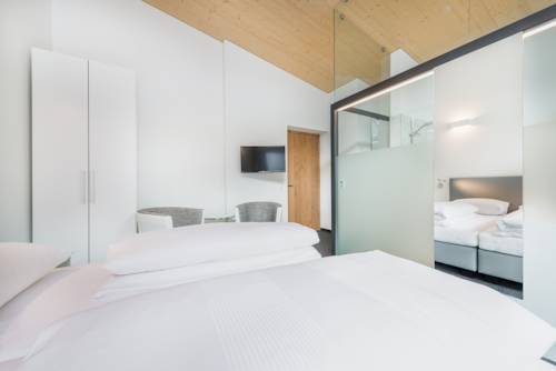 Imagen de la habitación del Hotel L&uuml;n. Foto 12