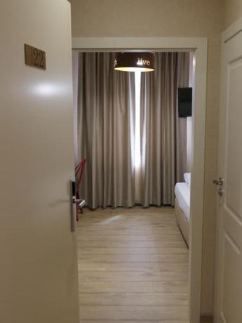 Imagen de la habitación del Hotel MEDITERRANEO. Foto 11