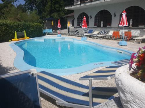 Imagen general del Hotel Madonna Di Luciago. Foto 6