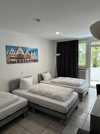 Imagen de la habitación del Hotel Main Taunus. Foto 1