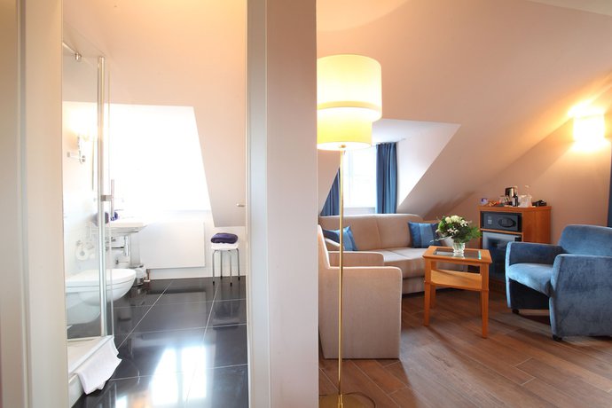 Imagen de la habitación del Hotel MainChateau. Foto 3