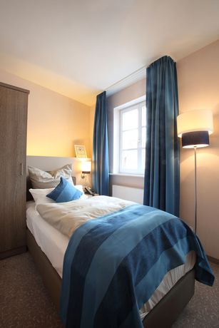Imagen de la habitación del Hotel MainChateau. Foto 5