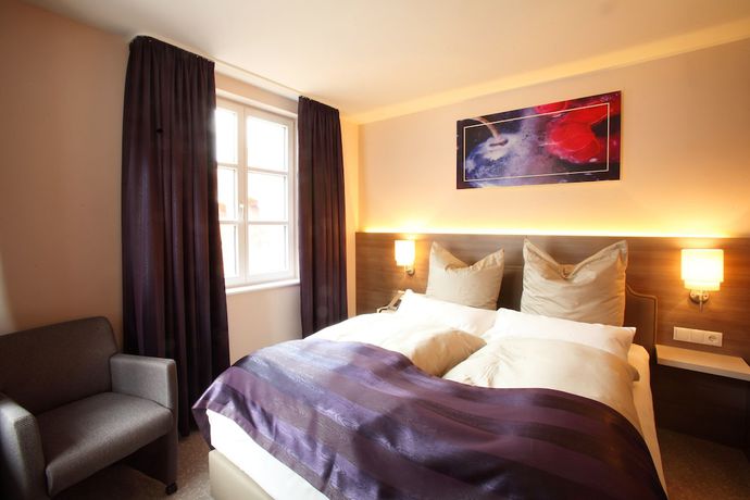 Imagen de la habitación del Hotel MainChateau. Foto 6