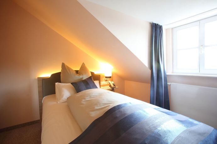 Imagen de la habitación del Hotel MainChateau. Foto 10