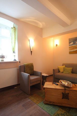 Imagen de la habitación del Hotel MainChateau. Foto 11