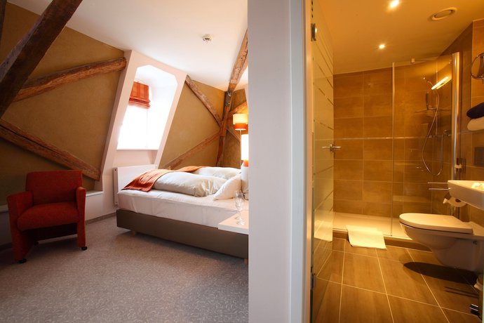 Imagen de la habitación del Hotel MainChateau. Foto 12