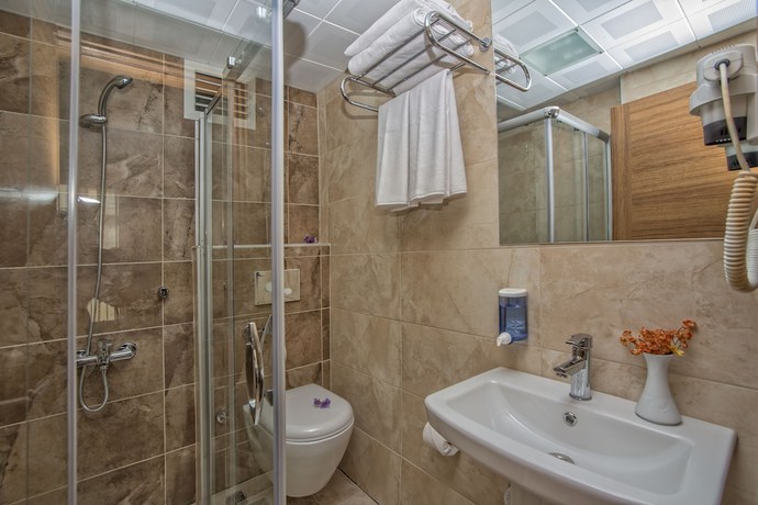 Imagen de la habitación del Hotel Mandalin. Foto 10