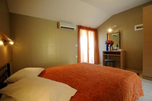 Imagen de la habitación del Hotel Maria, Alykes. Foto 16