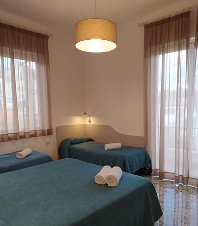 Imagen de la habitación del Hotel Maria, Castellabate. Foto 18
