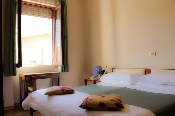 Imagen de la habitación del Hotel Maria Letizia. Foto 16
