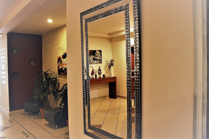 Imagen de los interiores del Hotel Marllou. Foto 13