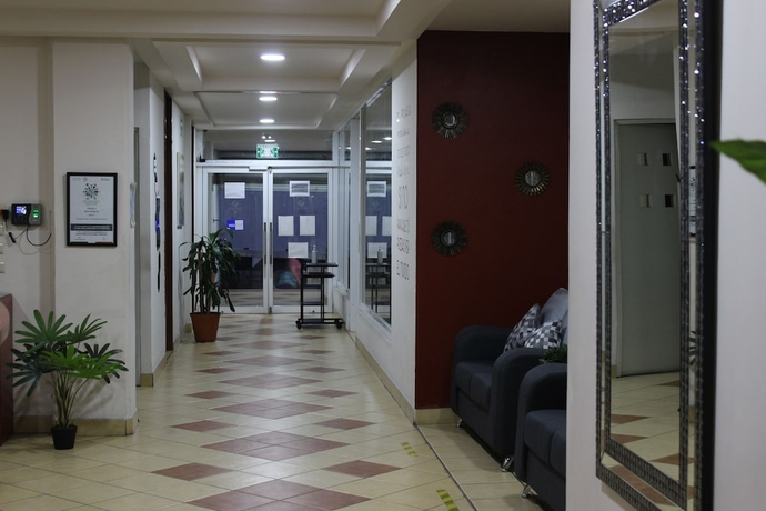 Imagen de los interiores del Hotel Marllou. Foto 16