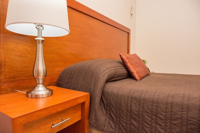 Imagen de la habitación del Hotel Marllou. Foto 8