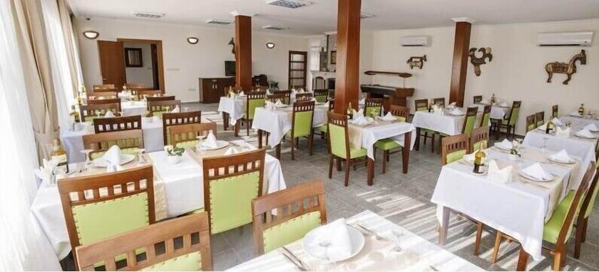 Imagen del bar/restaurante del Hotel Marma Beach. Foto 2
