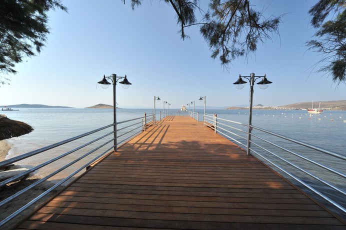Imagen del bar/restaurante del Hotel Marma Beach. Foto 3