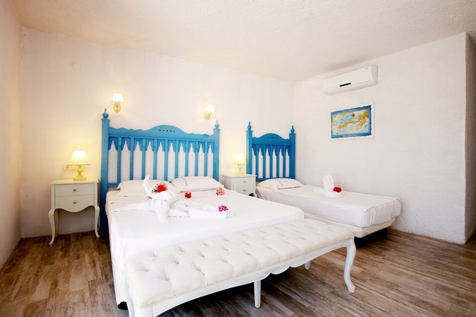 Imagen de la habitación del Hotel Mavi Beyaz. Foto 15