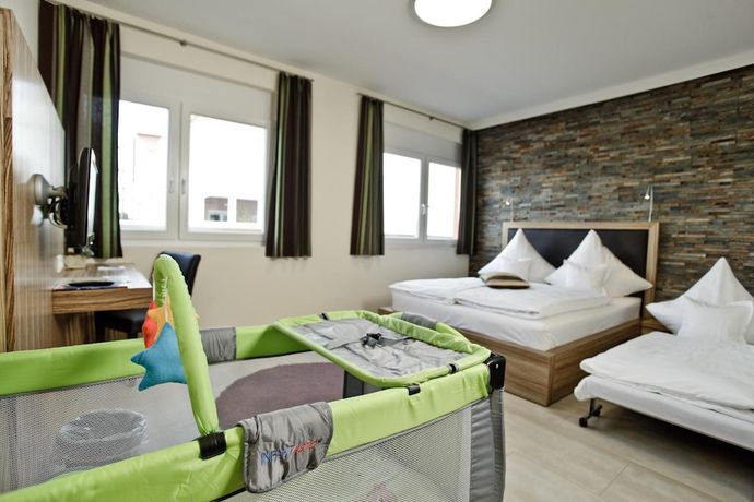 Imagen de la habitación del Hotel Maxis. Foto 7