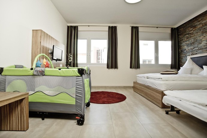 Imagen de la habitación del Hotel Maxis. Foto 13