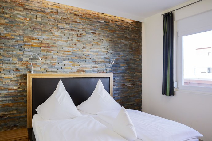 Imagen general del Hotel Maxis. Foto 1