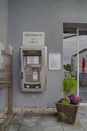 Imagen de los interiores del Hotel Maxis. Foto 20