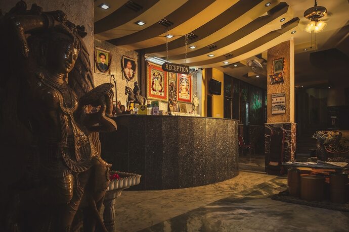 Imagen de los interiores del Hotel Meenakshi Udaipur. Foto 19
