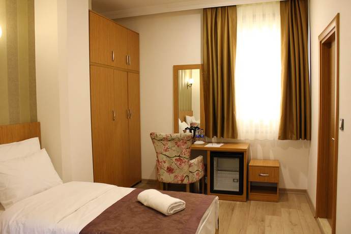 Imagen de la habitación del Hotel Melidium. Foto 6