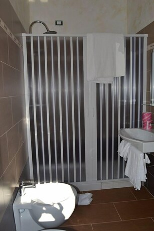 Imagen de la habitación del Hotel Mercurio. Foto 16