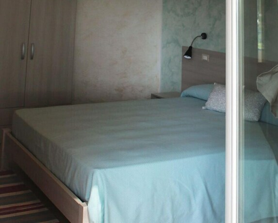 Imagen de la habitación del Hotel Mercurio. Foto 22