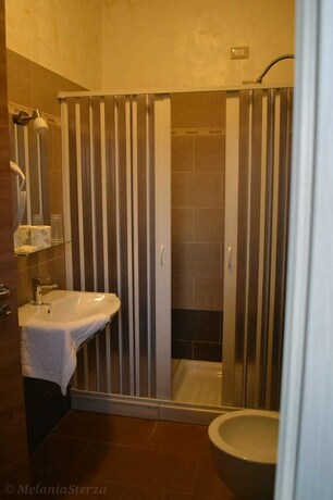 Imagen de la habitación del Hotel Mercurio. Foto 23