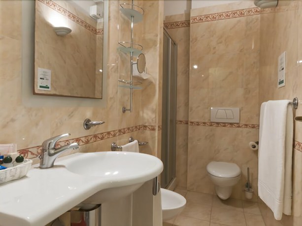 Imagen de la habitación del Hotel Meridiana. Foto 11