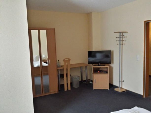 Imagen de la habitación del Hotel Merkur Garni. Foto 4