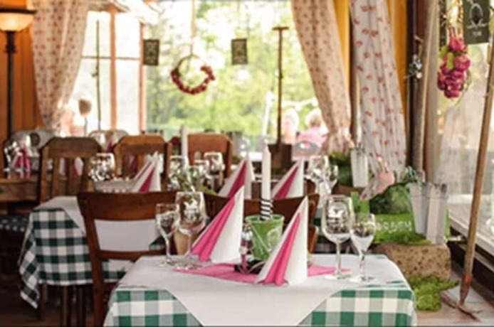 Imagen del bar/restaurante del Hotel Merkurwald-Restaurant Wolpertinger. Foto 4