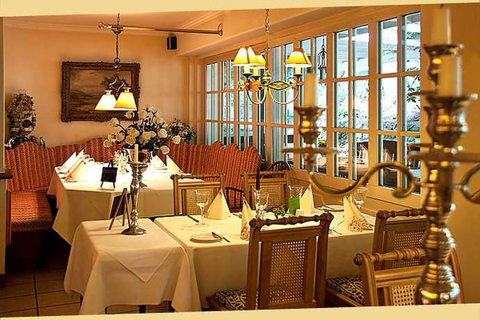 Imagen del bar/restaurante del Hotel Meyer - Alter Bergischer Gasthof. Foto 4